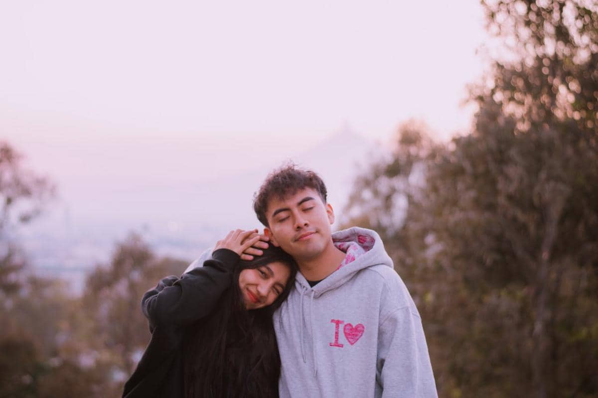 ilustrasi pasangan remaja