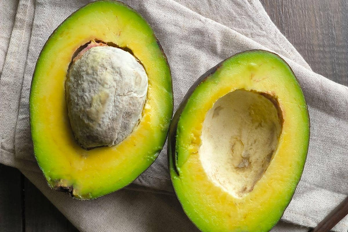 Berapa Hari Memeram Alpukat di Beras? Ini Cara Cepat dan Tipsnya