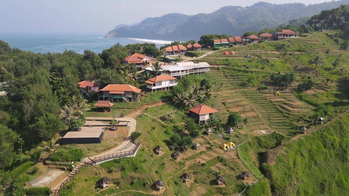 Ilustrasi hotel di area pegunungan