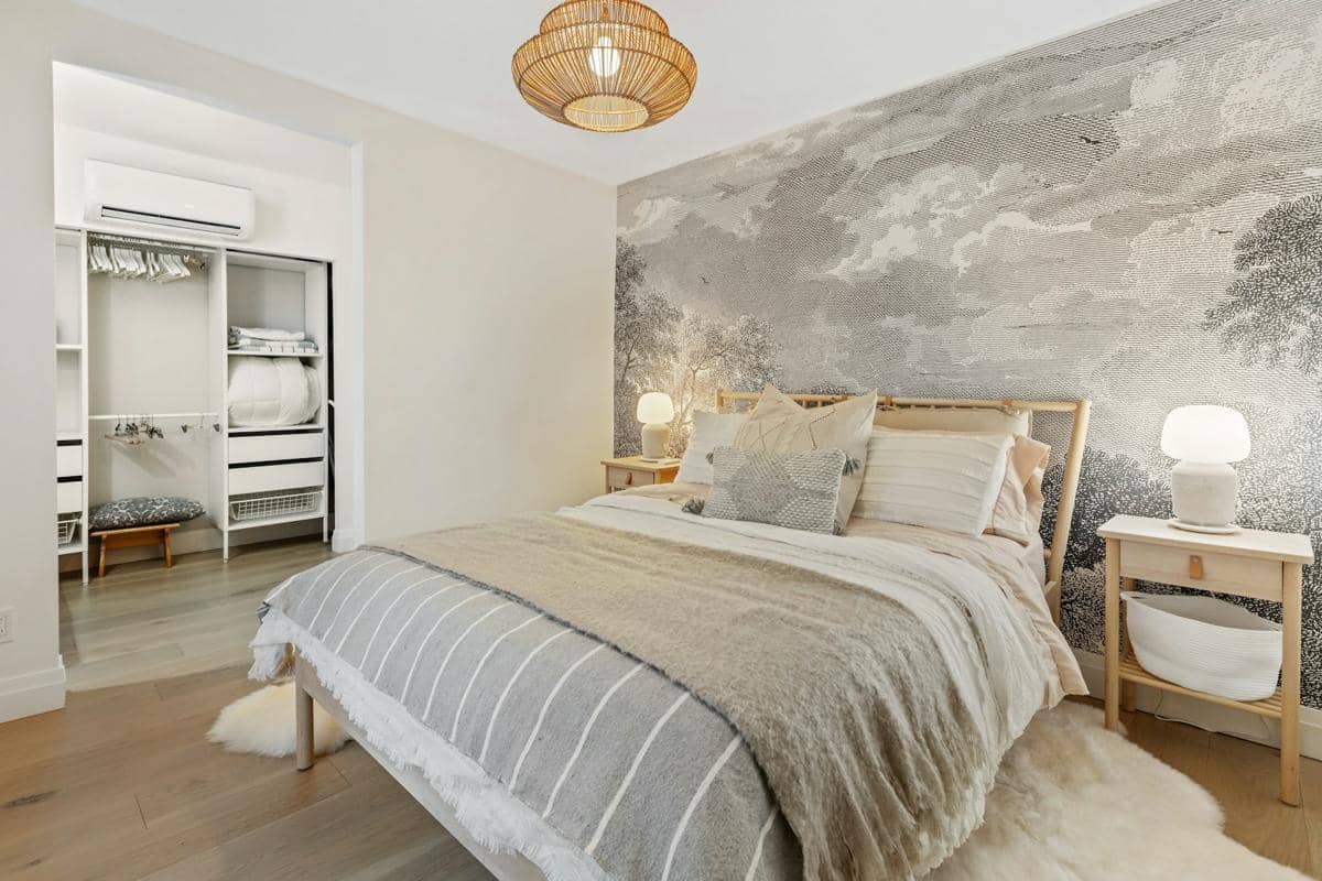 ilustrasi kamar dengan cat warna ivory white