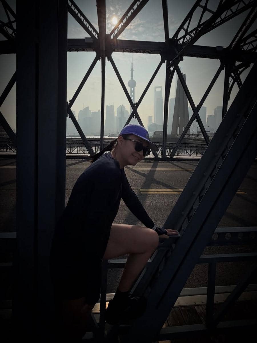 Kenes Andari dan suami lari pagi di Shanghai