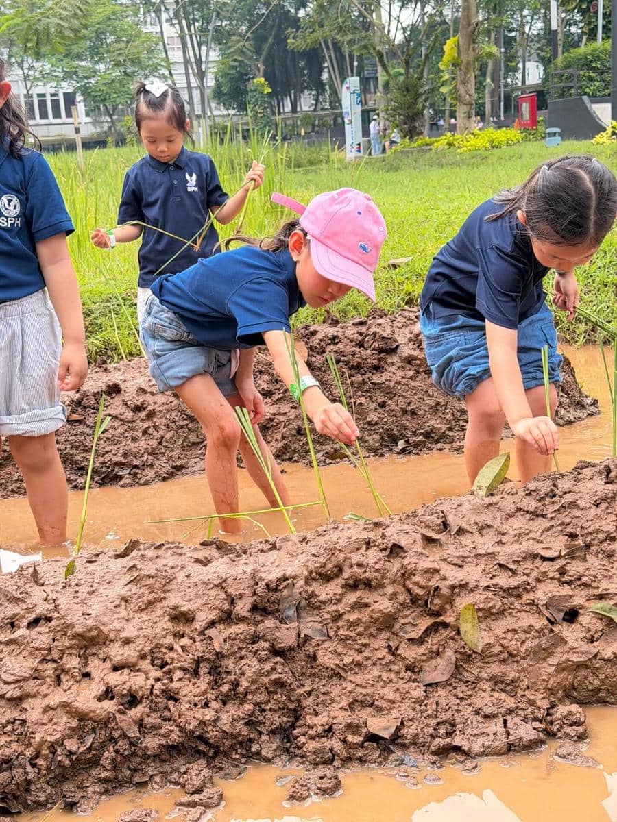 Claire anak Shandy Aulia ikut school trip