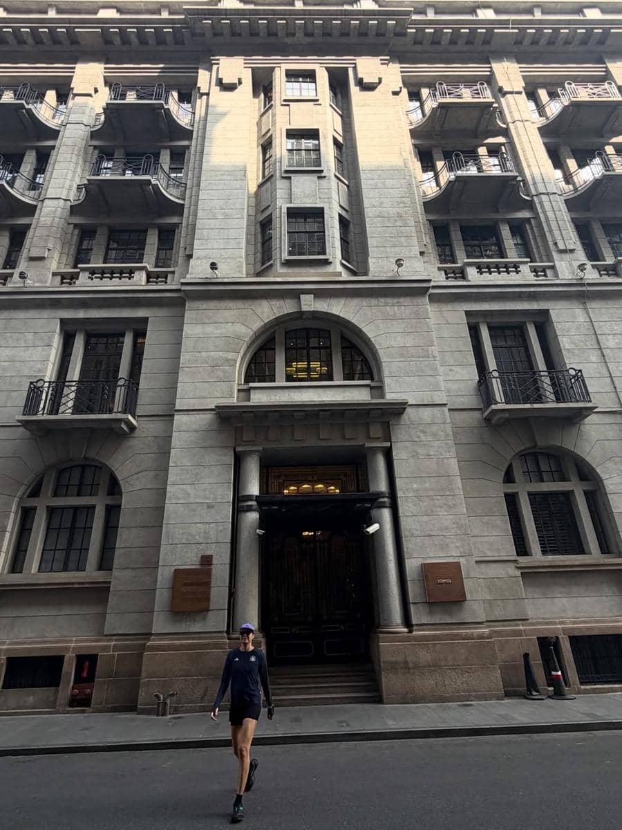 Kenes Andari dan suami lari pagi di Shanghai