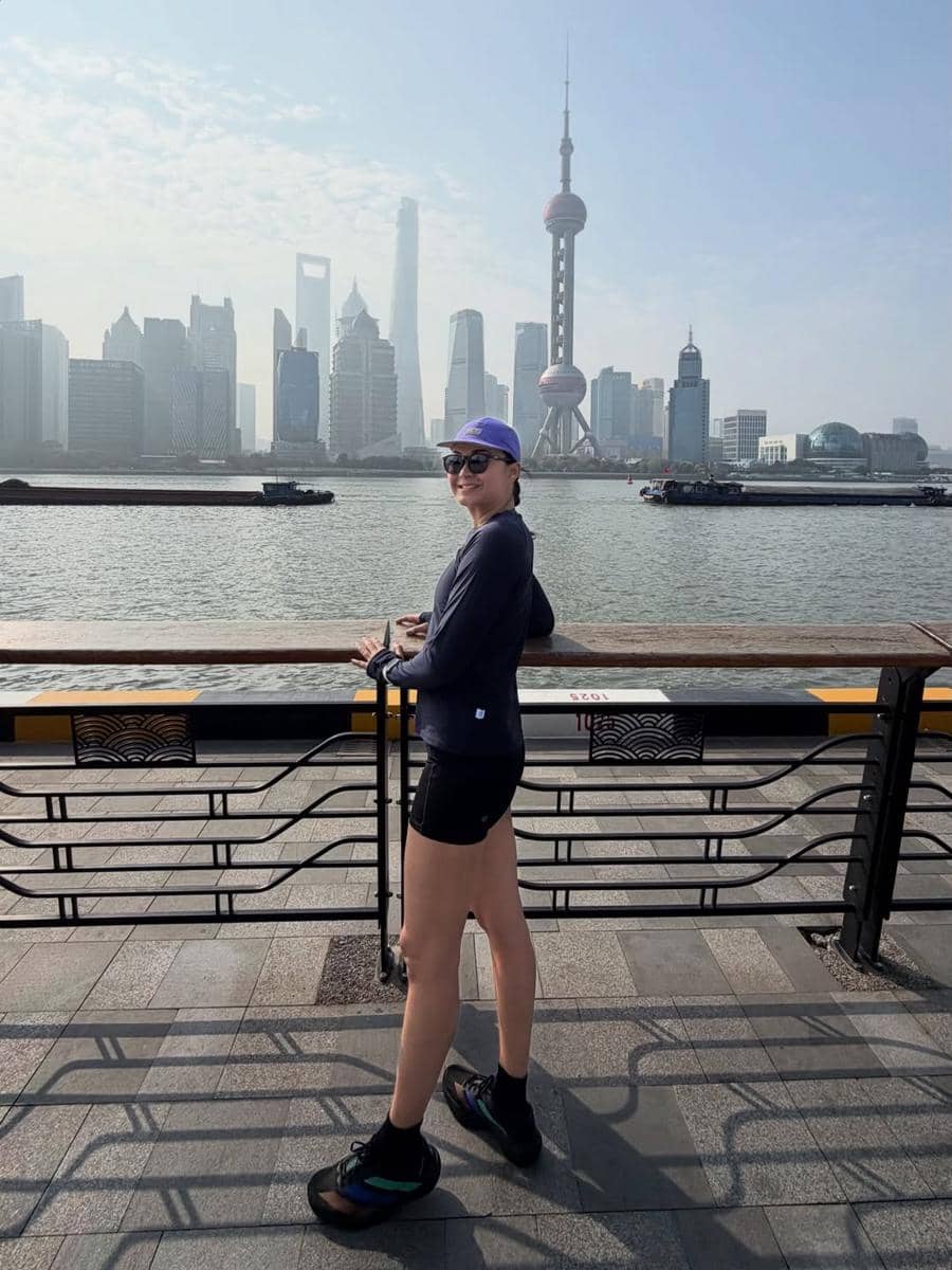 Kenes Andari dan suami lari pagi di Shanghai