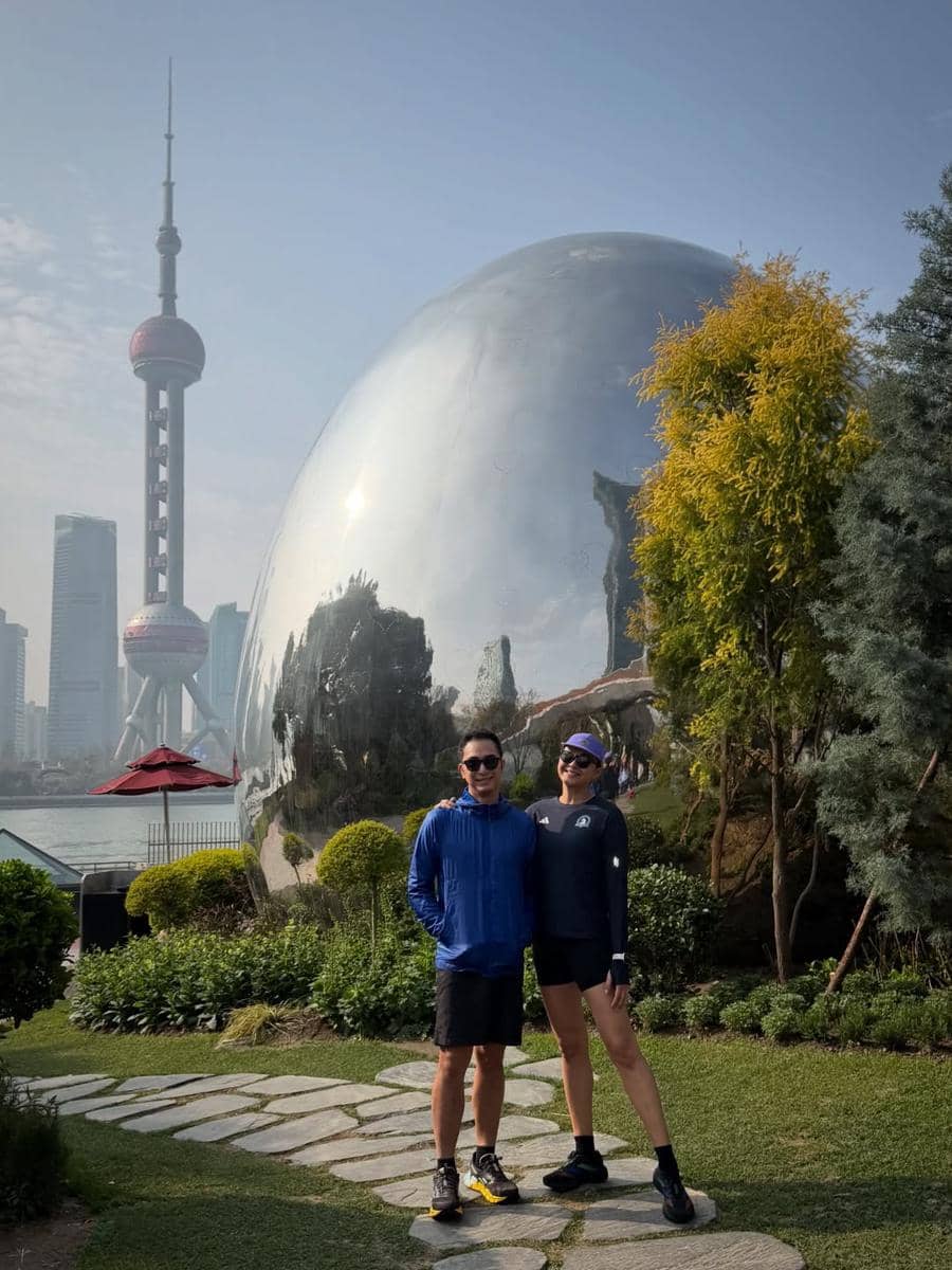 Kenes Andari dan suami lari pagi di Shanghai