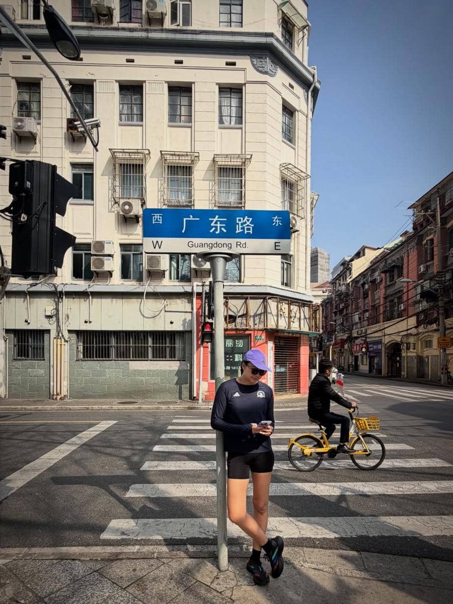 Kenes Andari dan suami lari pagi di Shanghai