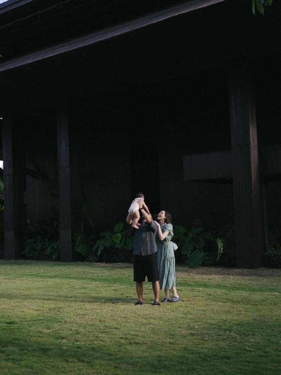 Keluarga Aaliyah dan Thariq berlibur di Bali