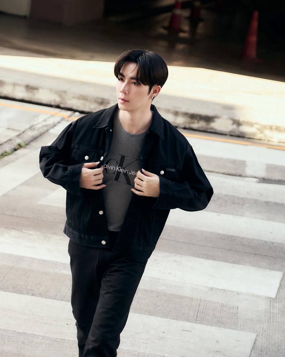 Inspirasi outfit Zee Pruk