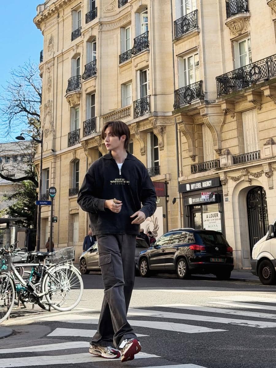 Inspirasi outfit Zee Pruk