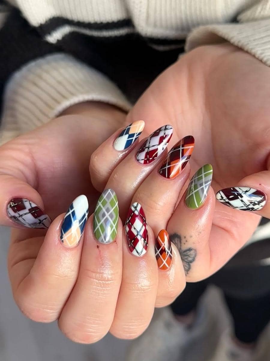 Inspirasi nail art motif argyle