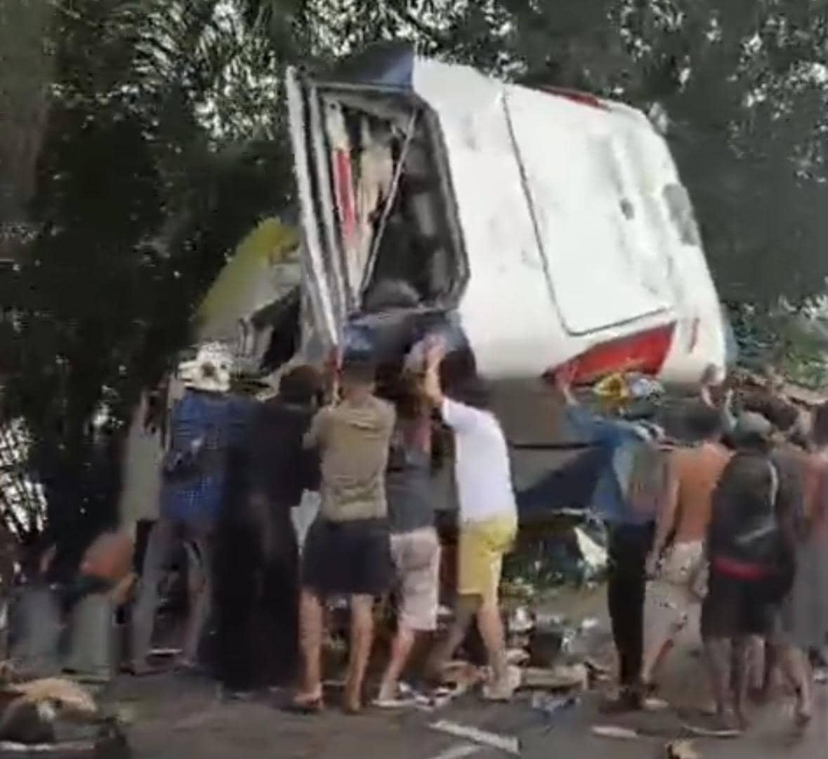 Rem Blong di Jalur Rawan, Bus DAMRI di Sanggau Alami Kecelakaan Maut