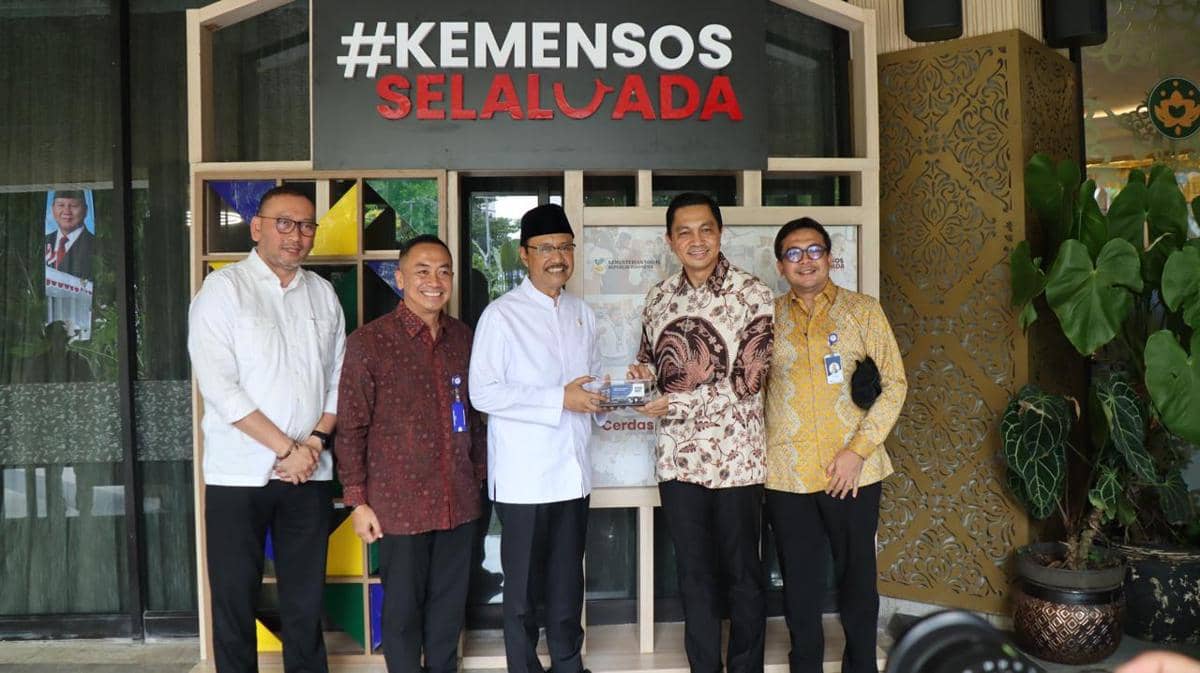 Kemensos-PT Pos Salurkan Bansos Rp54,5 Miliar untuk Korban Bencana