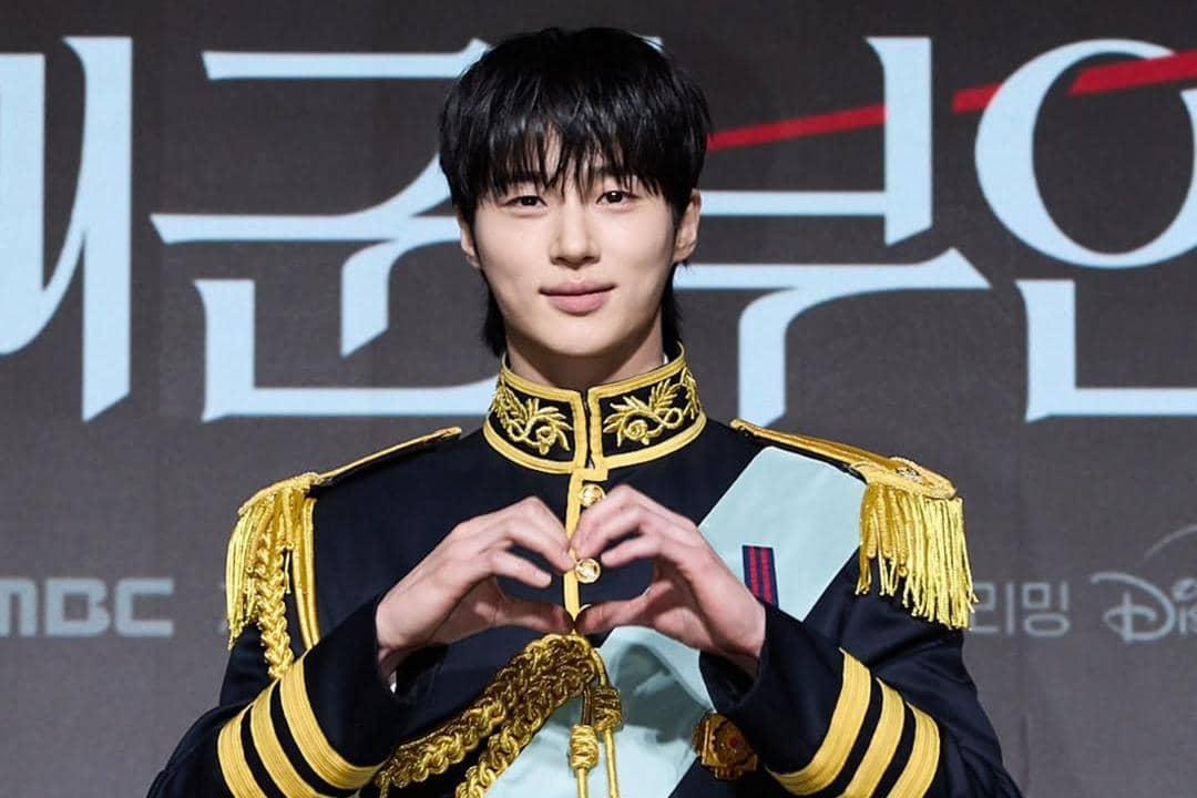 Byeon Woo Seok di konferensi pers Perfect Crown
