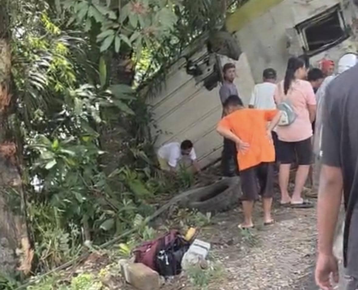 Diduga rem blong, bus Damri di Sanggau kecelakaan. 
