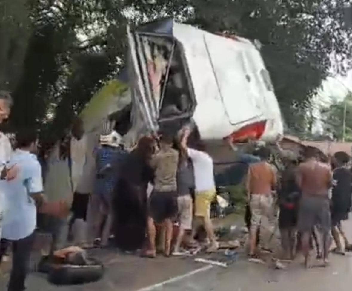 Kecelakaan bus Damri di Sintang.