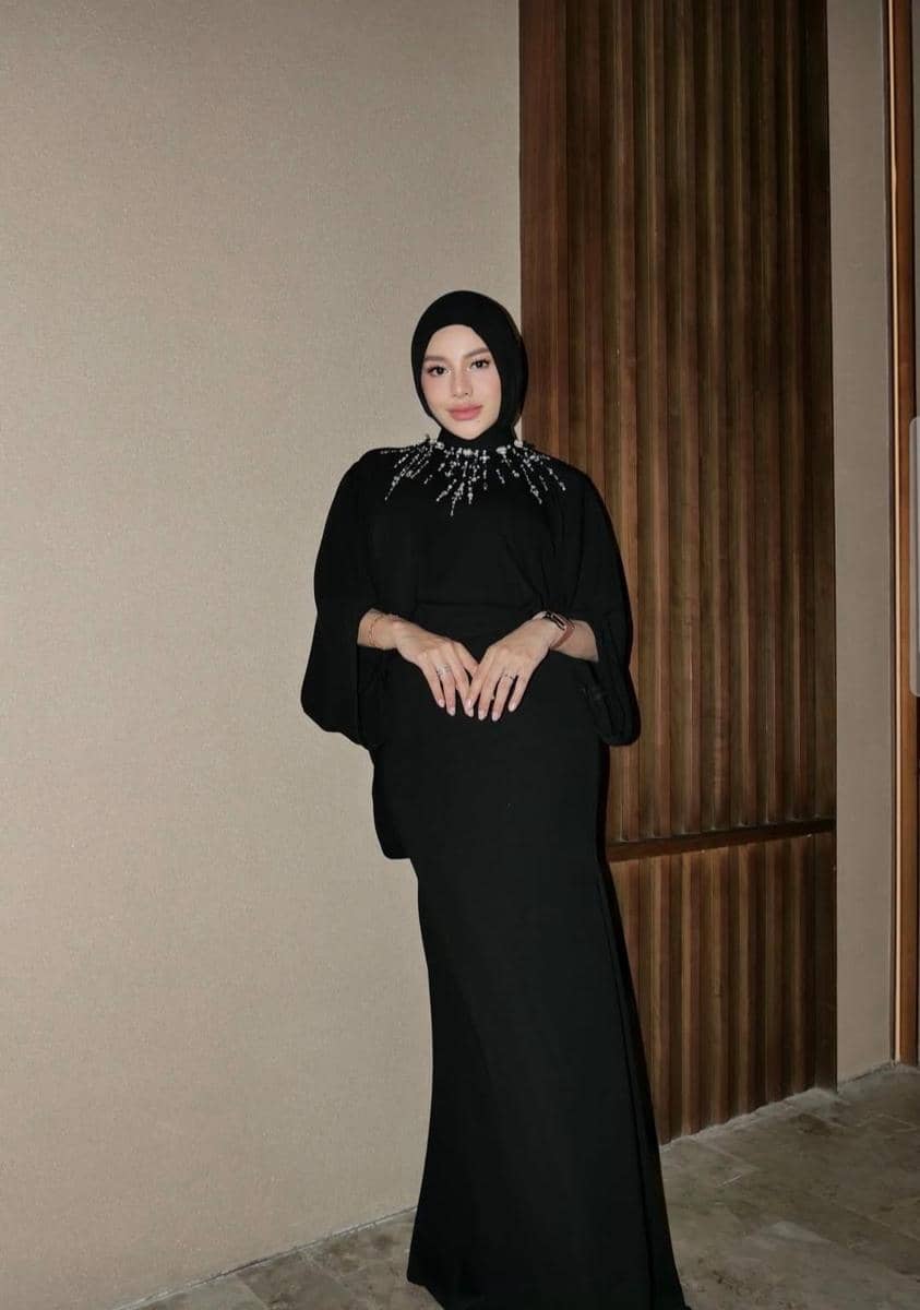 gaya artis di pernikahan putri pengusaha Ajik Krisna