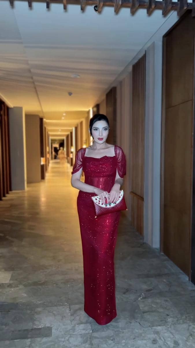 gaya artis di pernikahan putri pengusaha Ajik Krisna