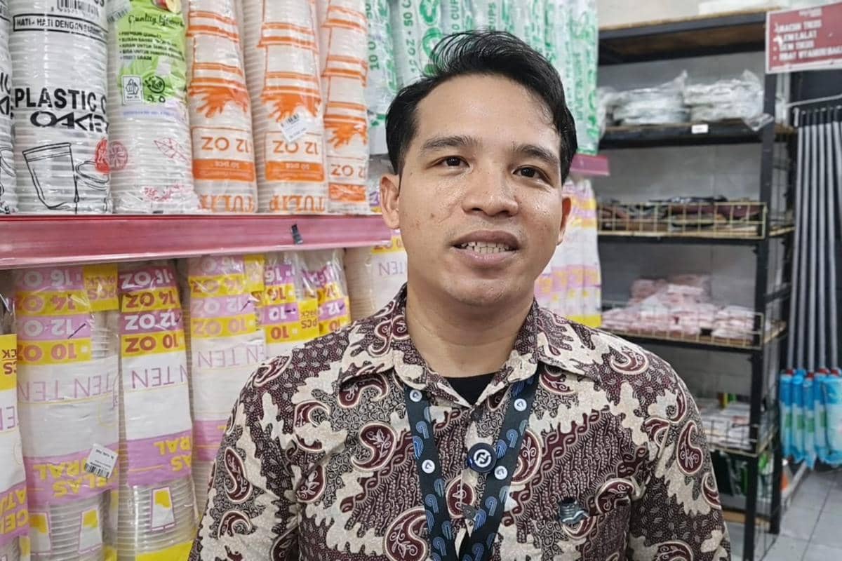 Supervisor Toko Raxsasa di Pontianak, Adisman