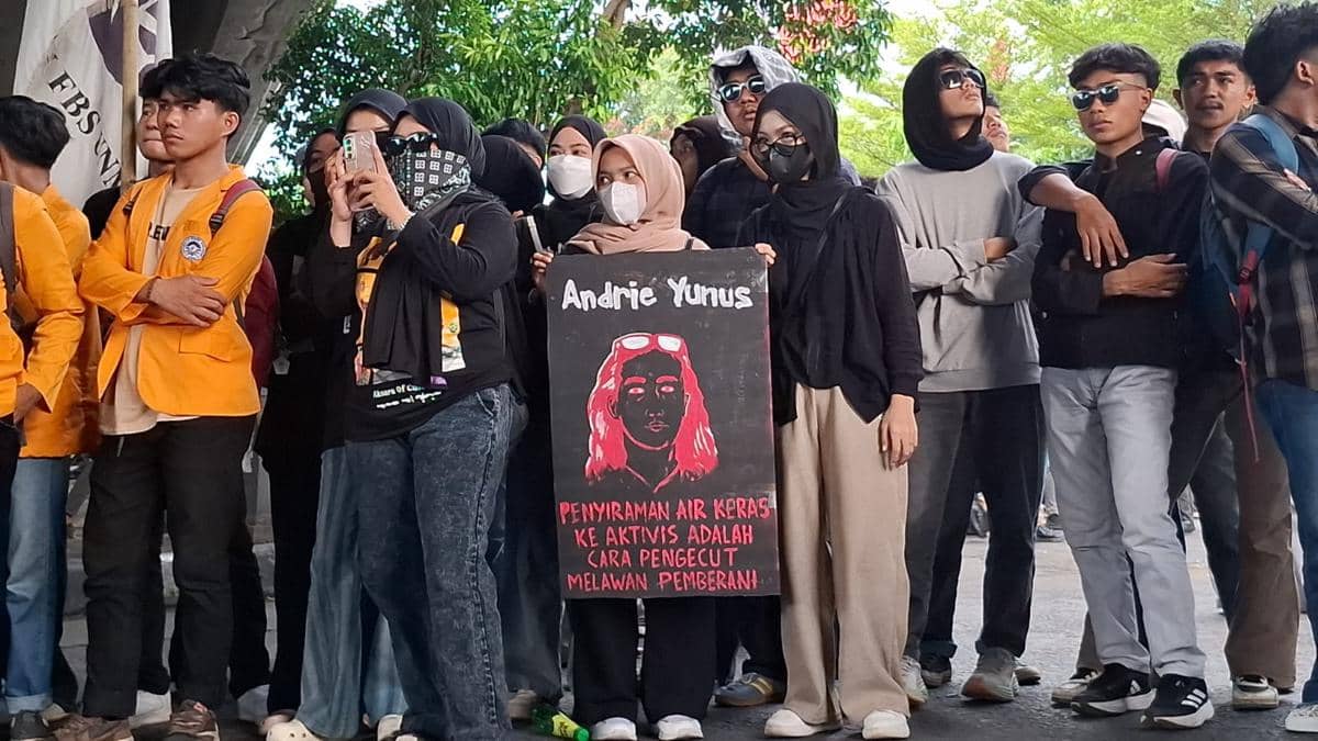 Demo di Makassar Desak Tangkap Dalang Kasus Air Keras Andrie Yunus