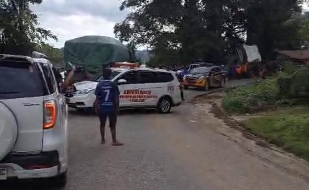 Terjadi macet panjang usai laka Damri di Sanggau. 