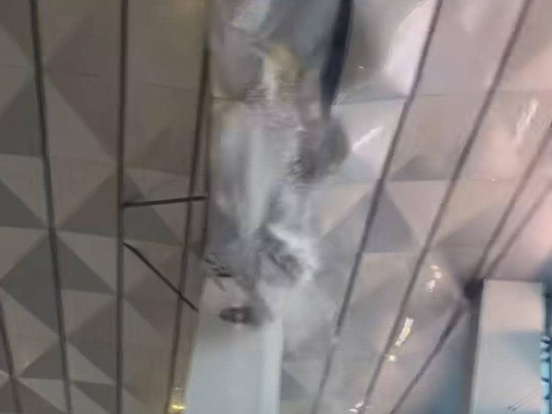 Atap Terminal 3 Bandara Soetta jebol akibat cuaca ekstrem