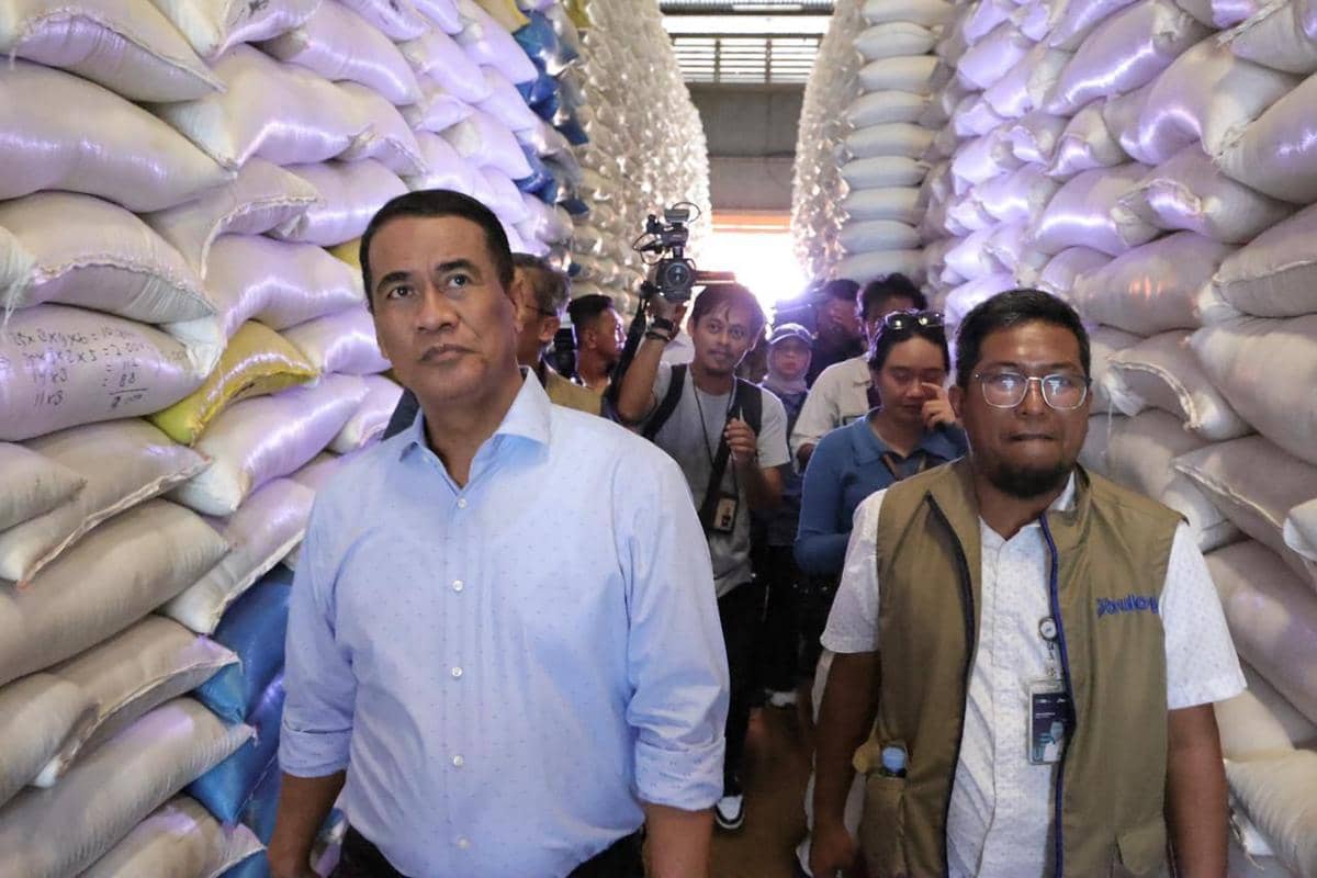 Mentan Amran Tinjau Gudang Bulog di Sulsel, Stok Beras Tembus 761 Ribu Ton