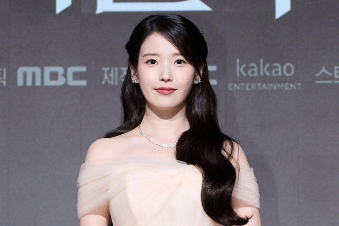 IU di konferensi pers Perfect Crown