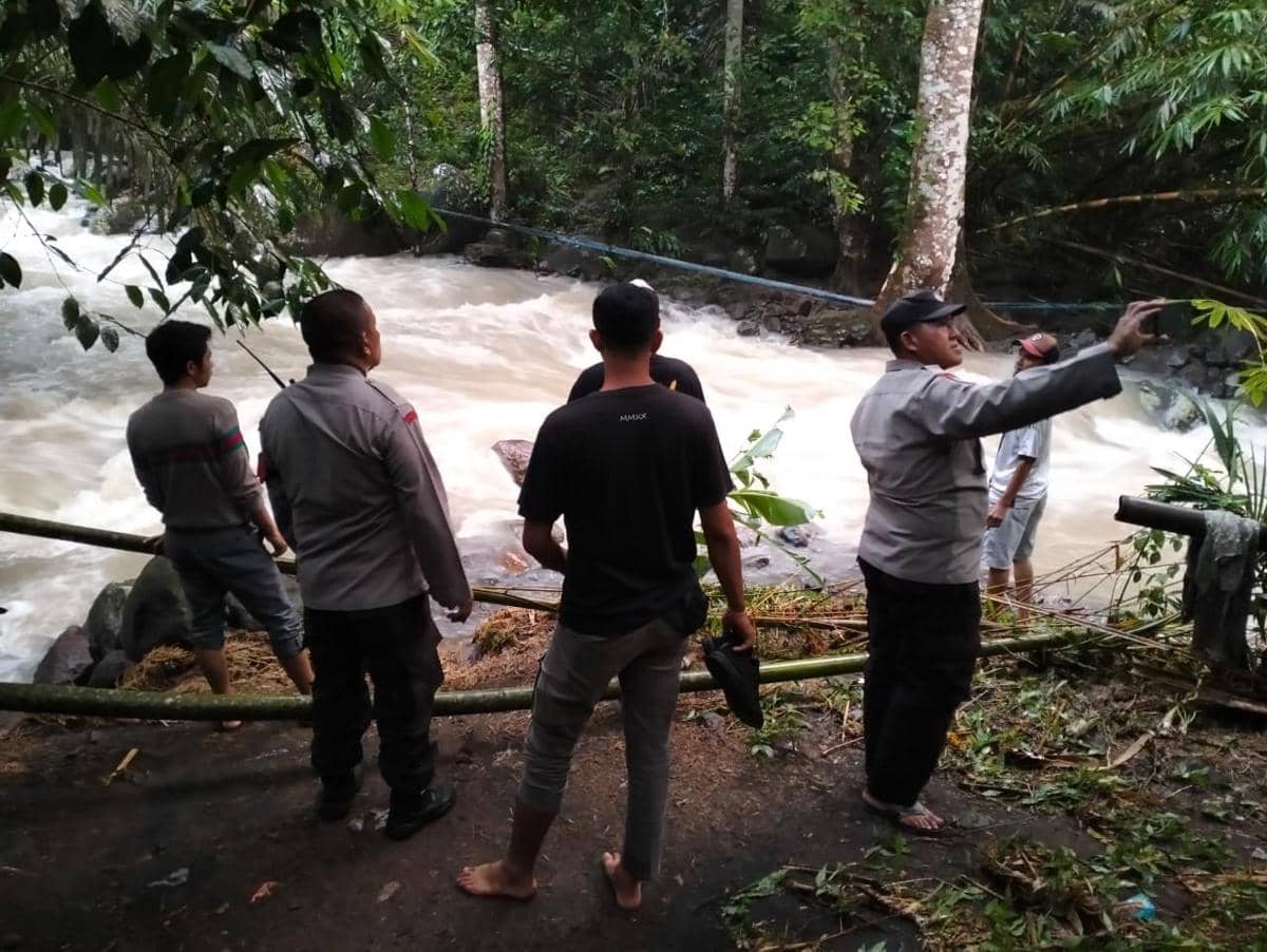Seorang Perempuan Asal Mataram Hilang Terseret Air Bah saat Berwisata
