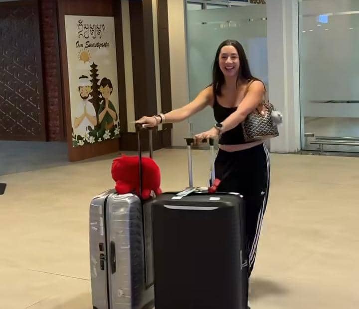 kejutan ultah-49 Jennifer Bachdim