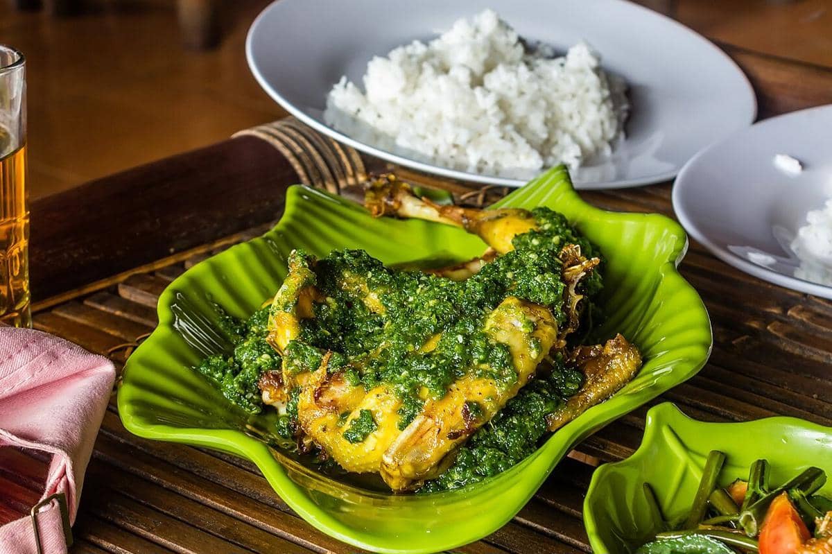 Resep Ayam Sambal Ijo Daun Jeruk, Cita Rasanya Pedas dan Segar