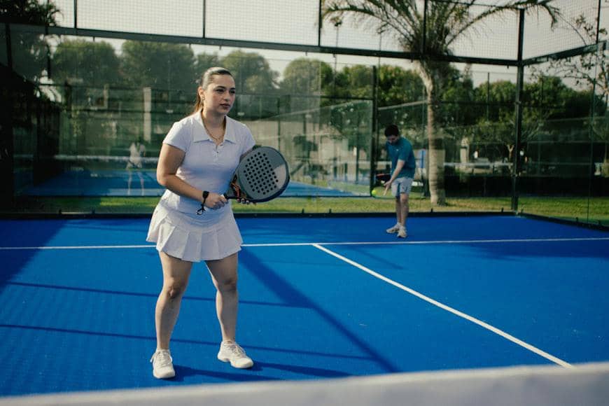 ilustrasi main padel