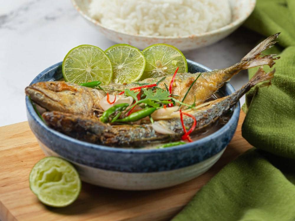 5 Tips Memasak Ikan Kembung Kuah Kuning, Tidak Amis!