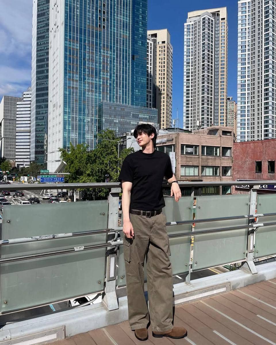 inspirasi OOTD ala Byeon Woo Seok