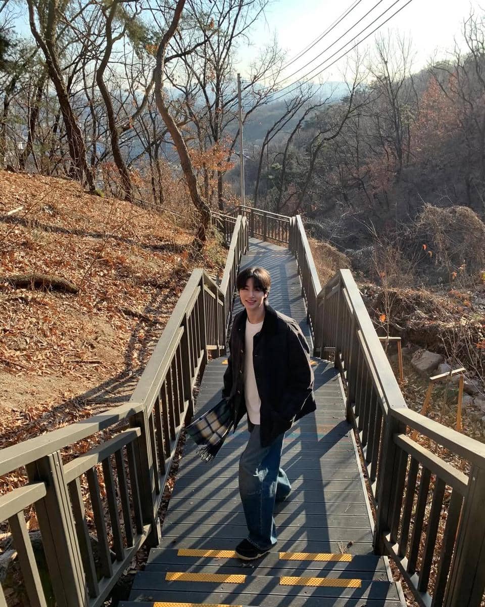 inspirasi OOTD ala Byeon Woo Seok