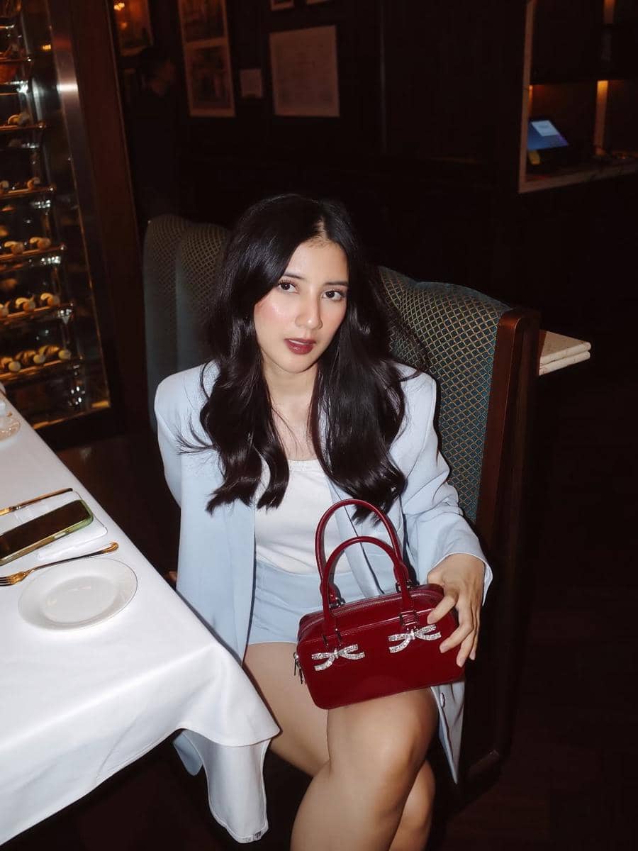 gaya rambut panjang ala Fita Anggriani 