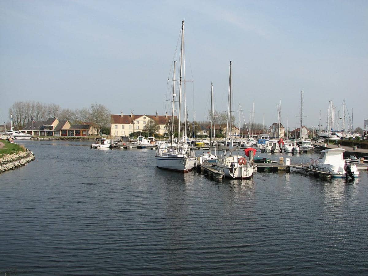 5 Fakta Carentan, Kota Bersejarah yang Terkenal Dengan Kanal Airnya