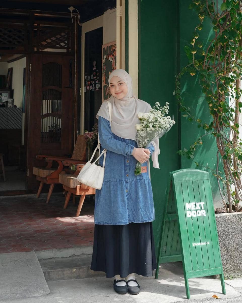 OOTD ke Kafe ala Nyimas Juniar