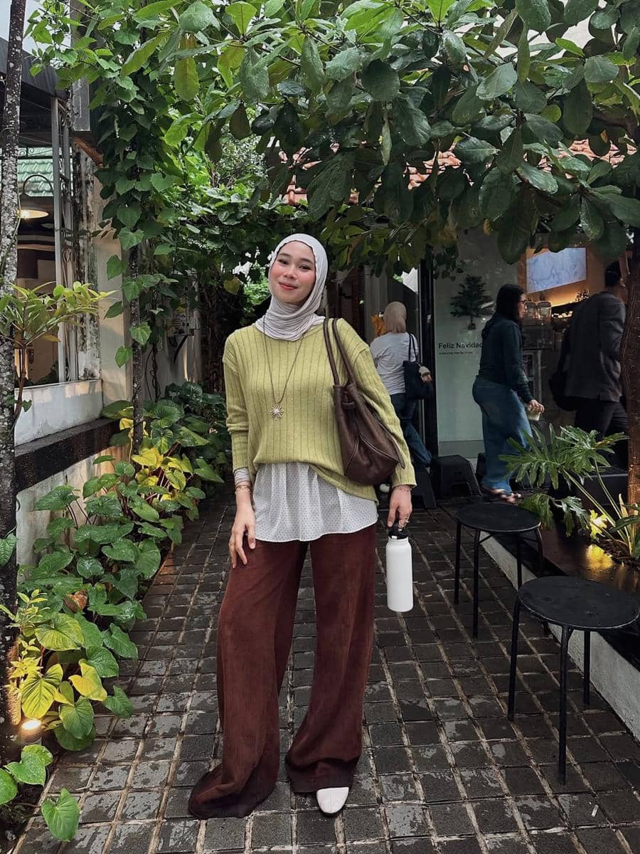 OOTD ke Kafe ala Fitri Hasiani