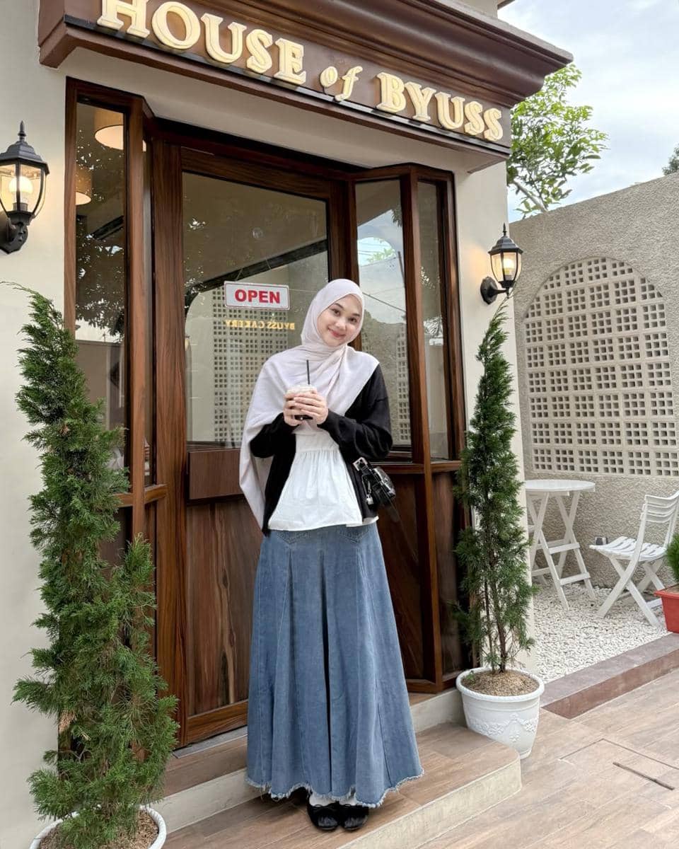 OOTD ke Kafe ala Nyimas Juniar