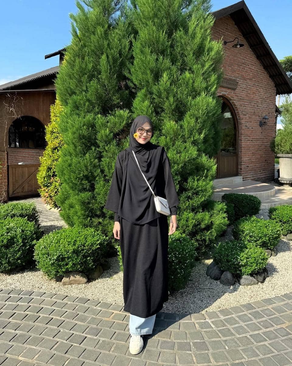 OOTD ke Kafe ala Nyimas Juniar