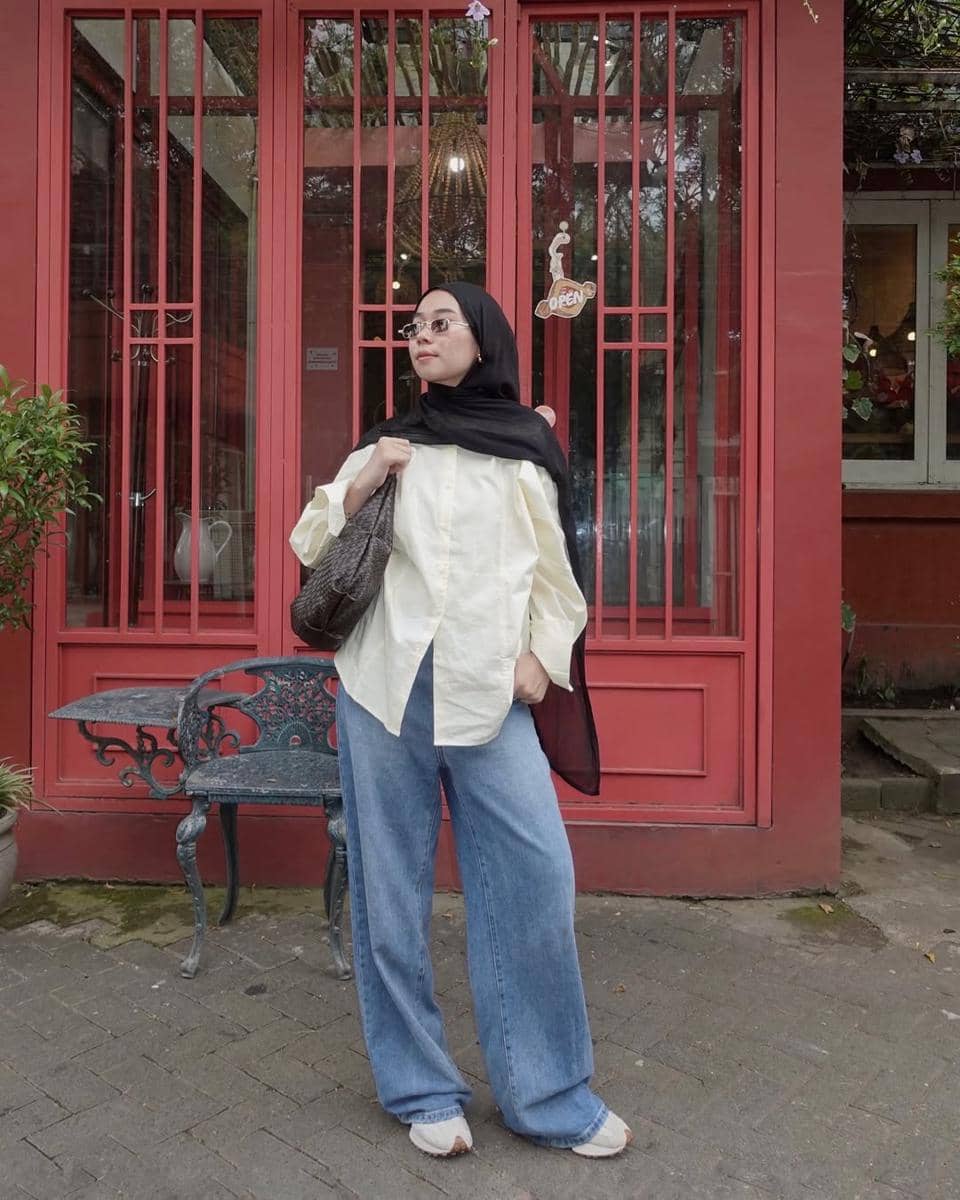 OOTD ke Kafe ala Fitri Hasiani