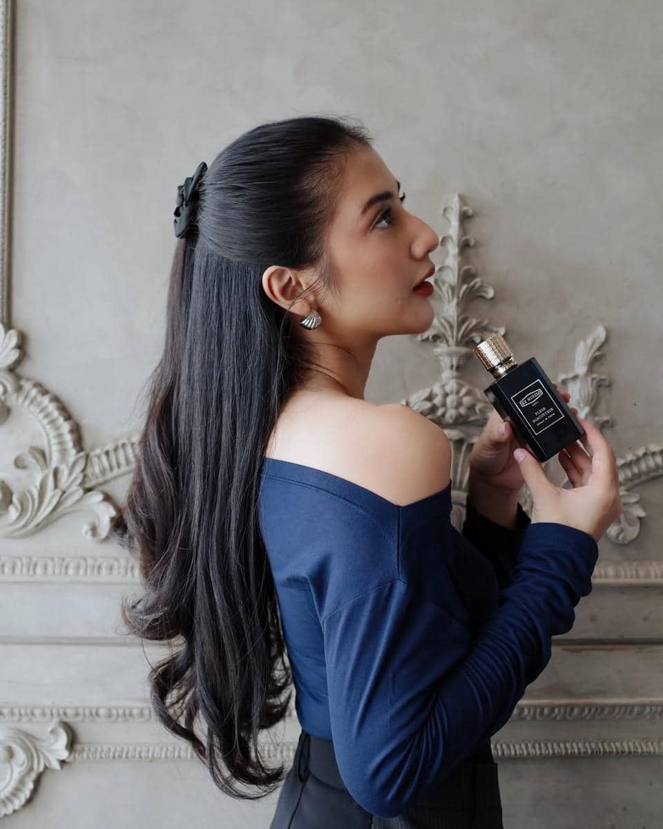 gaya rambut panjang ala Fita Anggriani