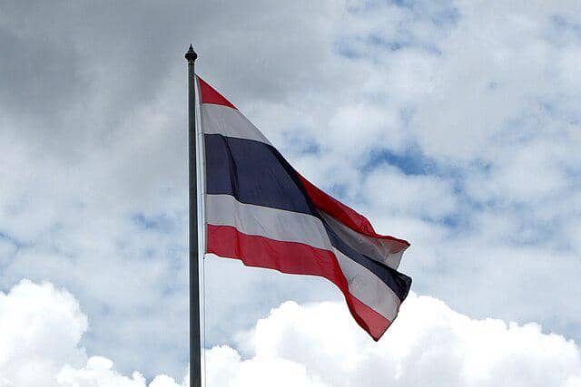 Bendera negara Thailand (KrebsLovesFiesh, CC BY-SA 4.0, via Wikimedia Commons)