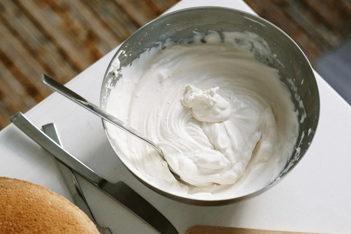 ilustrasi membuat ginger biscuit cake