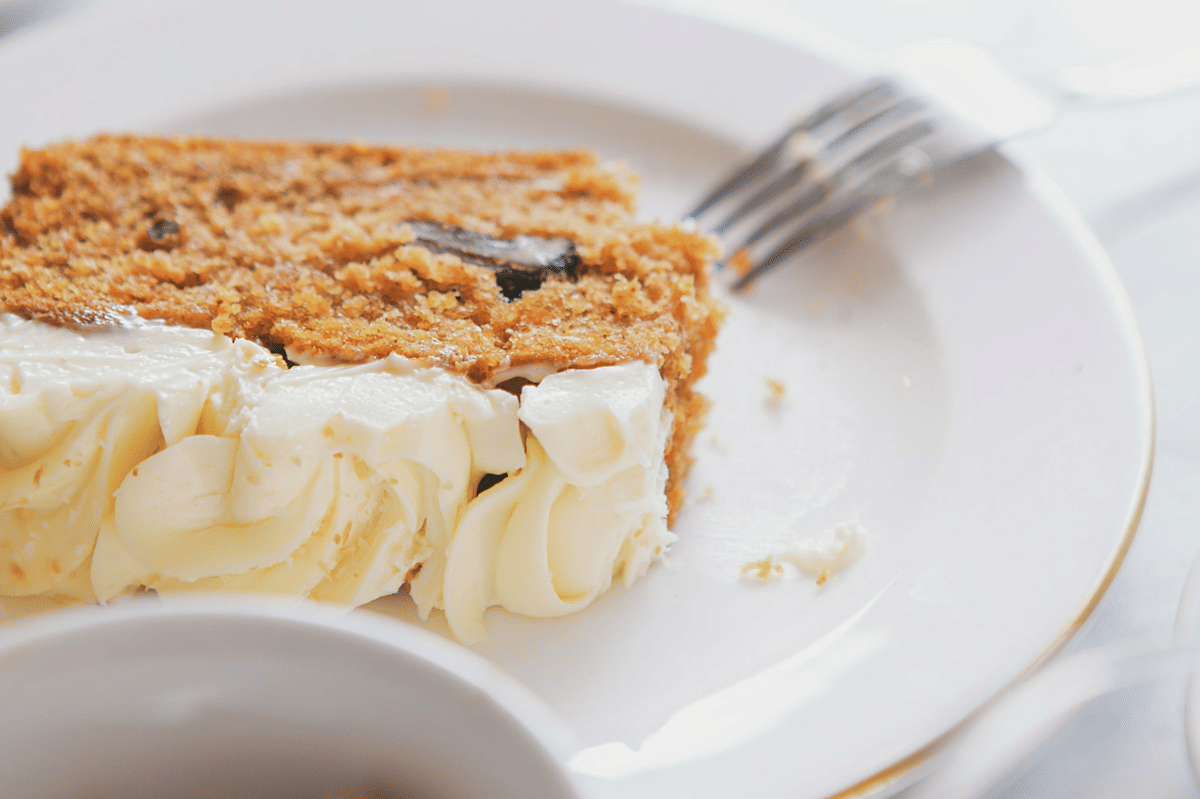 ilustrasi ginger biscuit cake