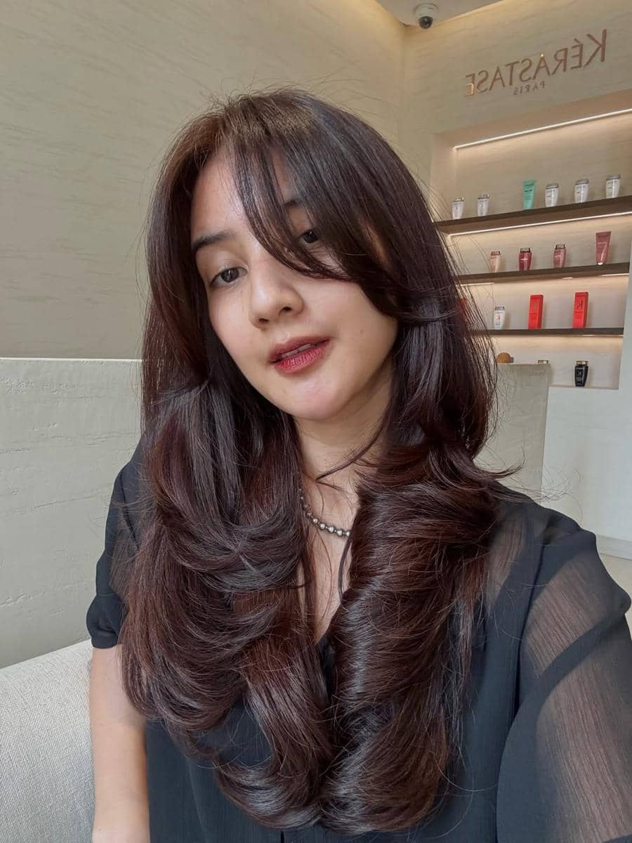 gaya rambut panjang ala Fita Anggriani 