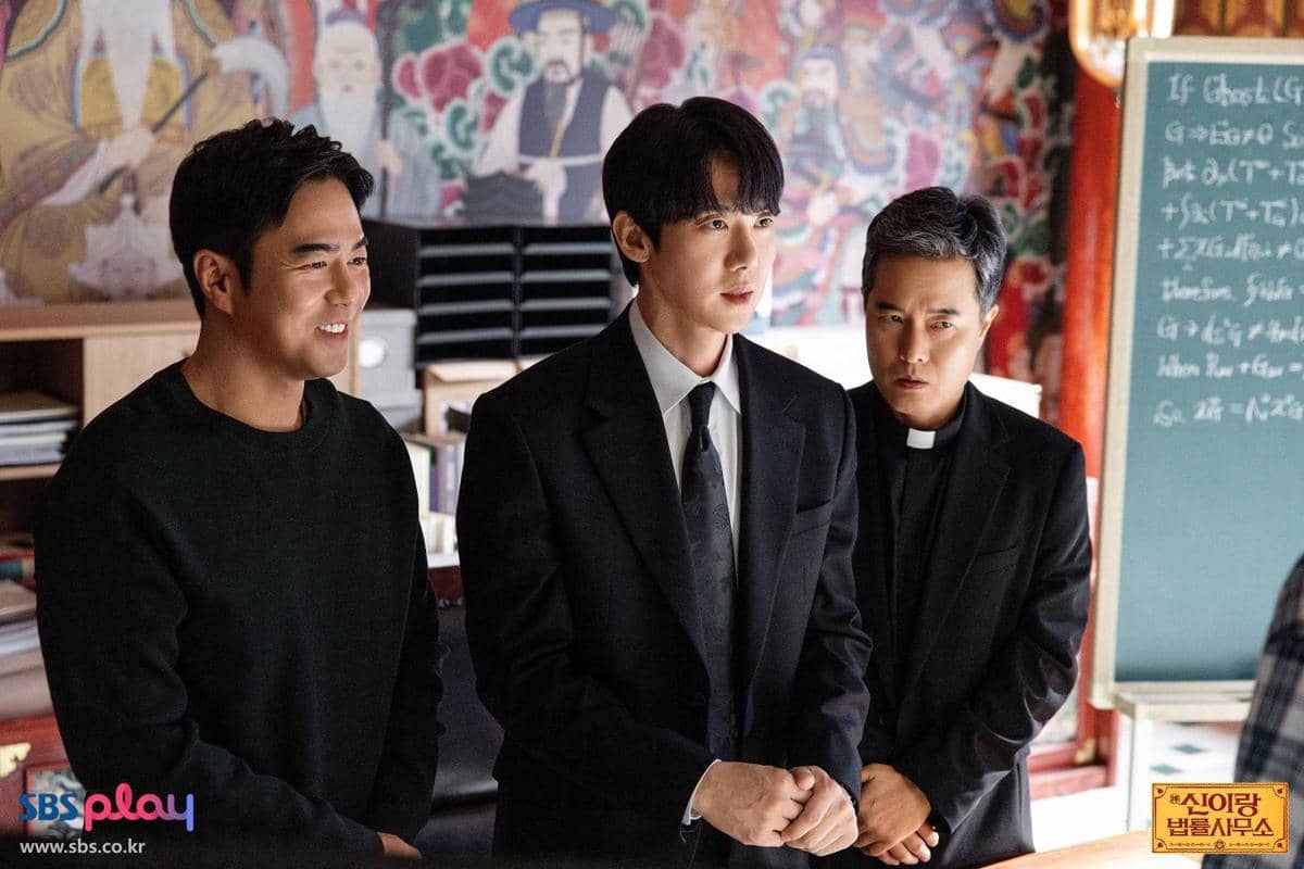 Cuplikan drama Korea Phantom Lawyer