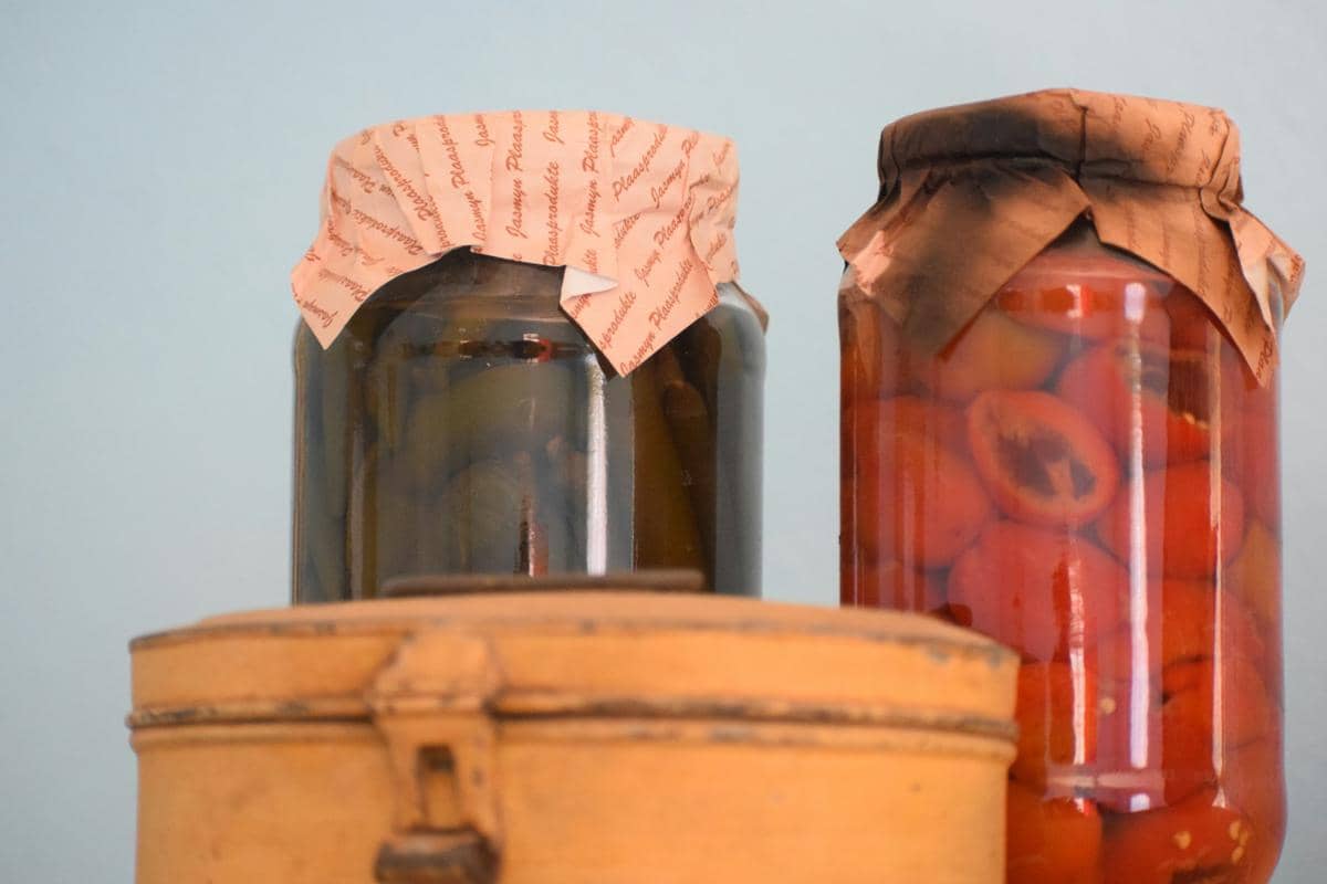 ilustrasi beeswax wrap untuk membungkus makanan