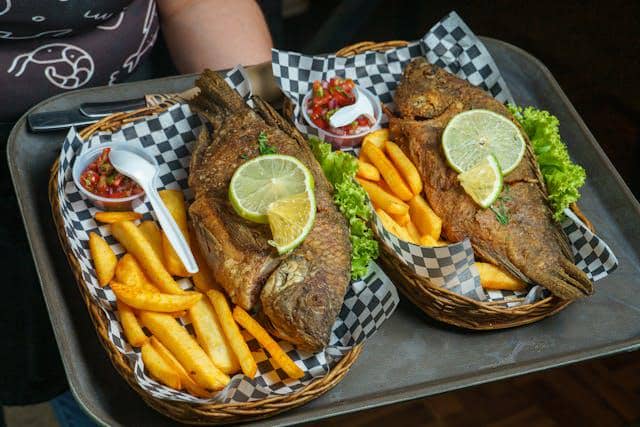 6 Cara Mengatasi Bau Minyak di Dapur Setelah Goreng Ikan