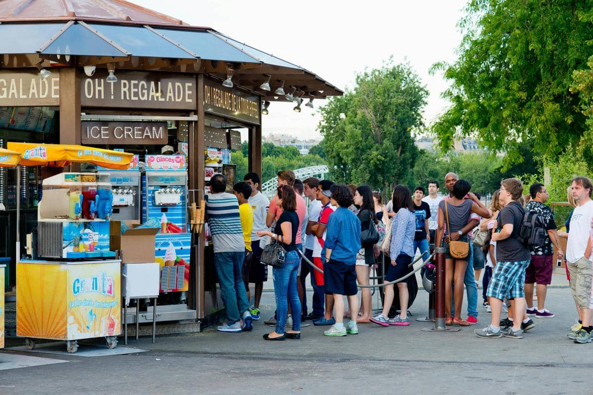 [PUISI] Di Seberang Kedai Es Krim